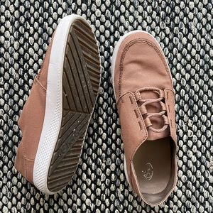 Size 11 women’s Chaco chillos sneakers